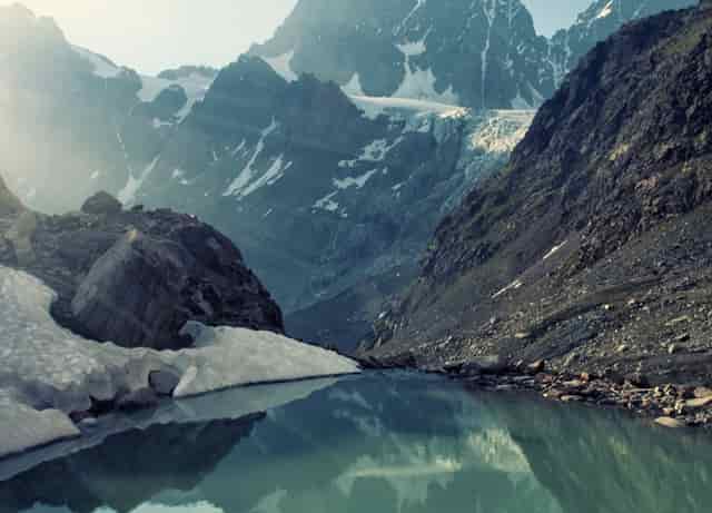 59岁的男人在农村市场做什么小生意比较容易赚钱？推荐一些