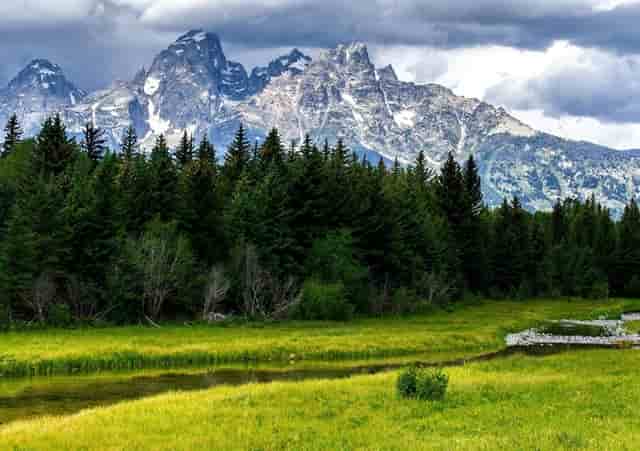 一个50岁的男人深陷债务泥潭，还能继续创业吗？分析一下